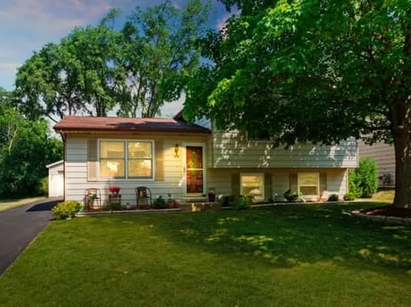 318 Elmwood Ln, Antioch, IL 60002