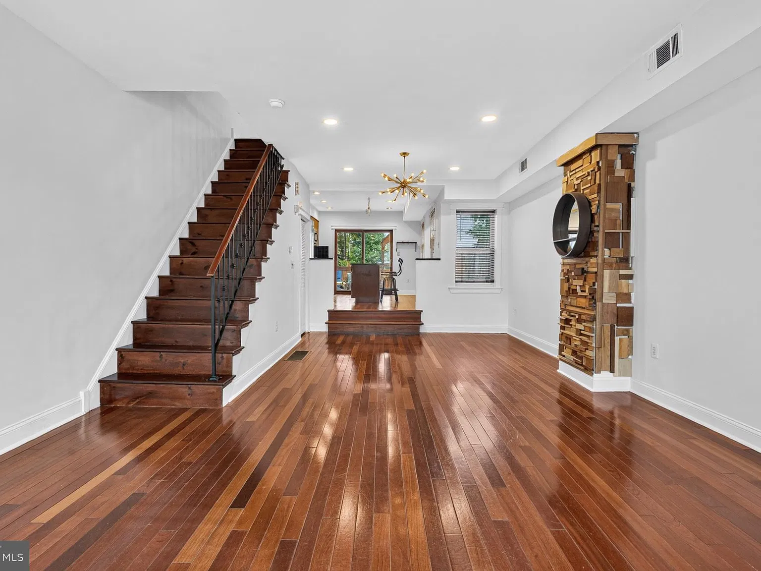 3 bed, 2.0 bath, 2200 sqft, $3,890 — Photo 1