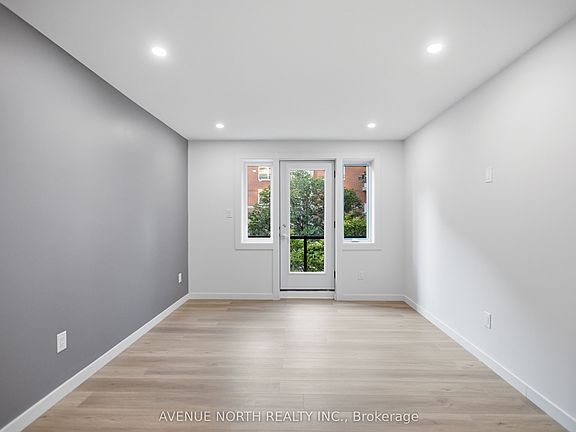 4th image of 180 Clarence St #4