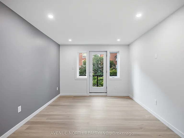 180 Clarence St #1 — Photo 4