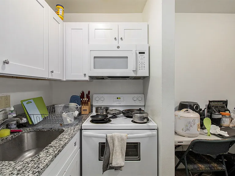 1327 Wilmot St #2 — Photo 3