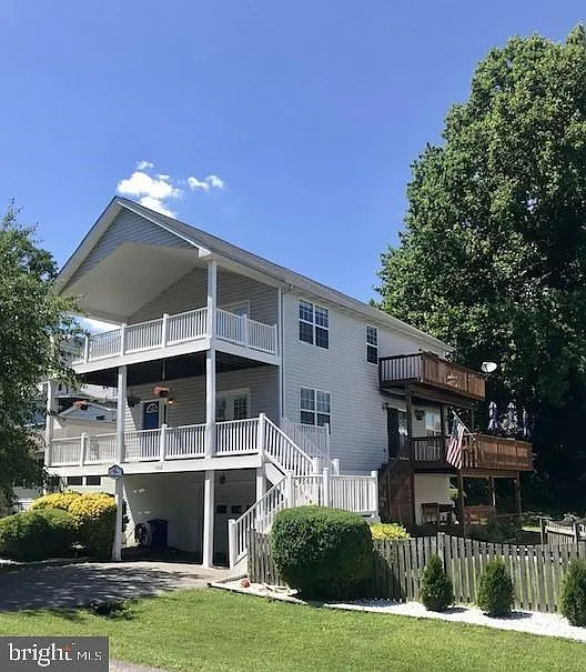 4 bed, 3.5 bath, 3300 sqft, $3,500 — Photo 1