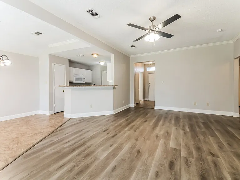 2524 Park Valley Dr — Photo 6