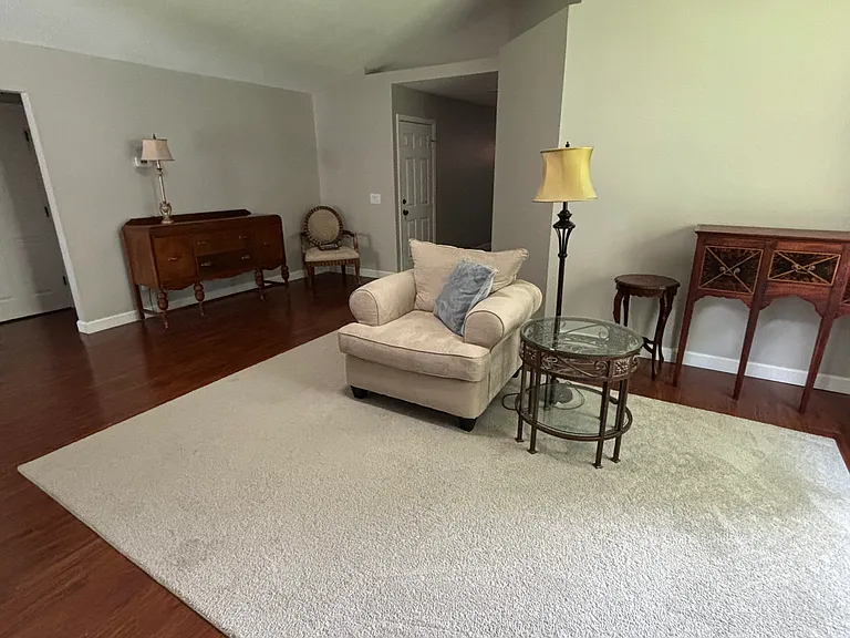 1635 Janet Ln — Photo 2