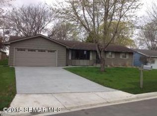 1106 Skylark Ln, Albert Lea, MN 56007