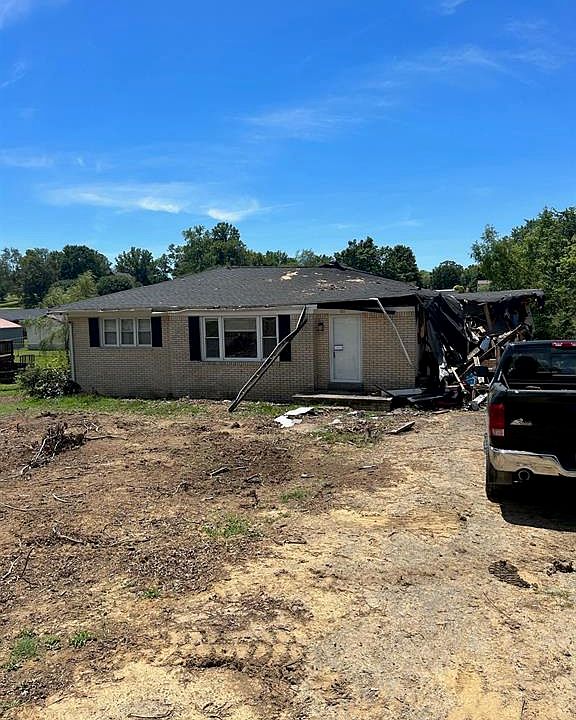1st image of 160 Green Meadows St