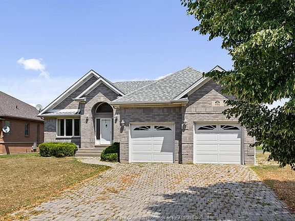 3rd image of 956 Lake Trail Dr
