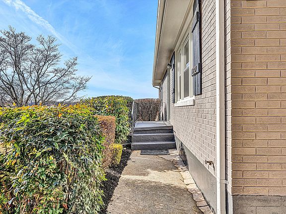 5th image of 232 Verndale Dr