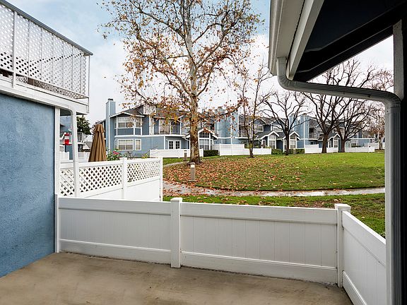 3rd image of 228 N Glendora Ave