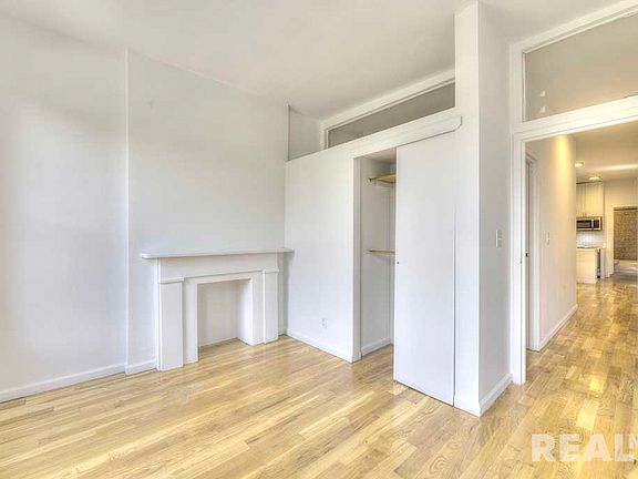 2nd image of 7 Carmine St APT 7