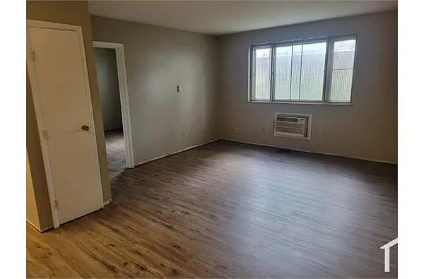 Building Photo - 267 Hoch St
