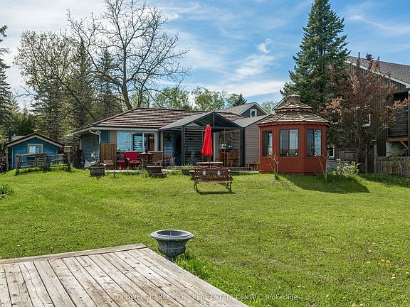 3rd image of 121 Maskinonge Rd