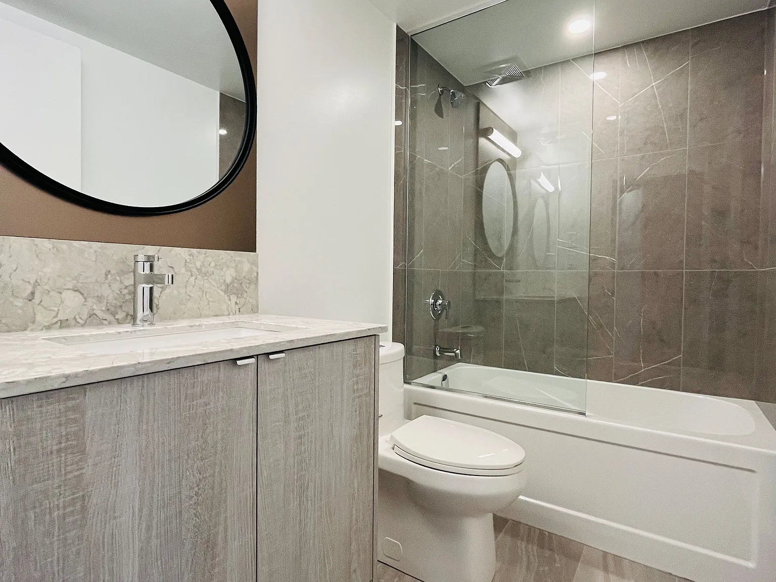 Adagio Condo — Photo 2