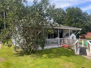 4 Gage Pl, Bennington, VT 05201