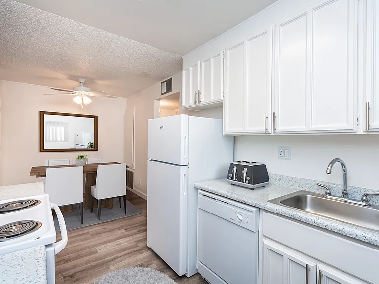 Sandpiper Apartments — Photo 45