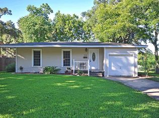 520 Magnolia St, Lake Jackson, TX 77566