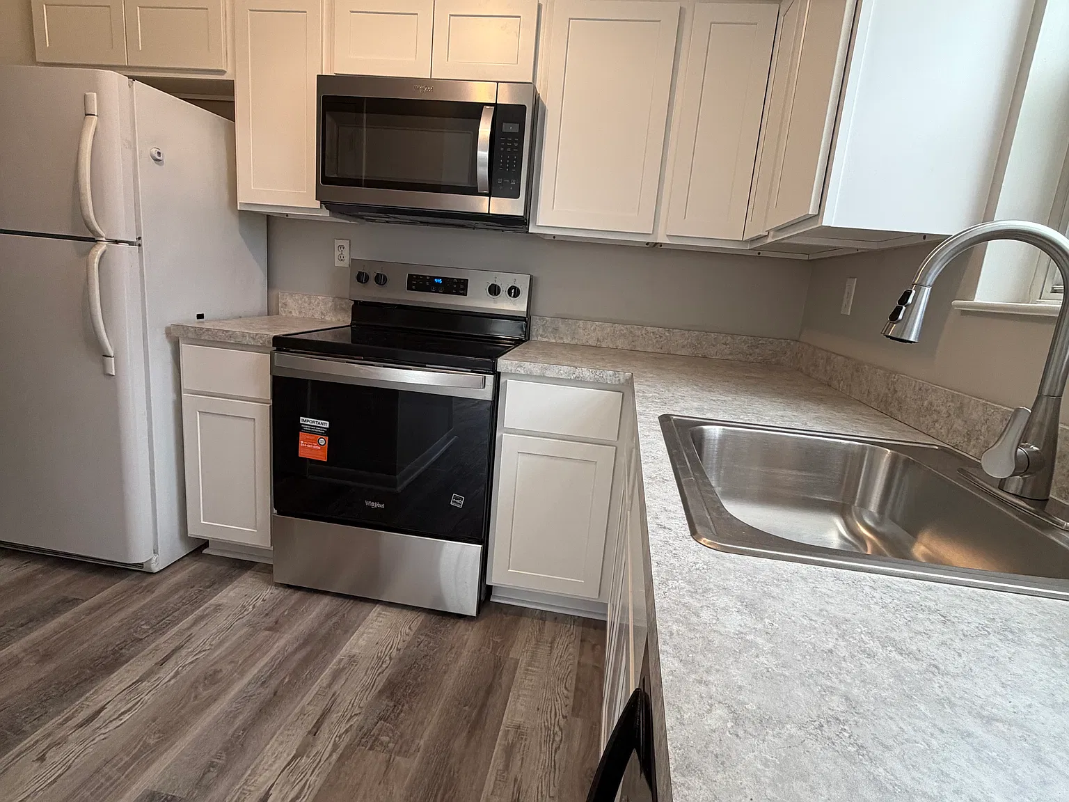 2 bed, 1050 sqft, $1,600 — Photo 4