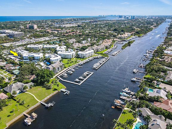 3rd image of 212 Bay Colony Dr N