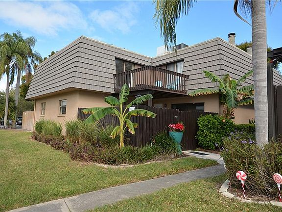 3rd image of 14527 Catalina Cir