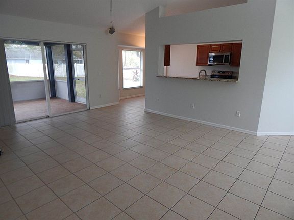 4th image of 132 SW Elderberry Dr