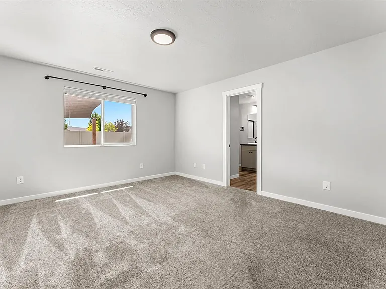 11401 W Falsetto St — Photo 5