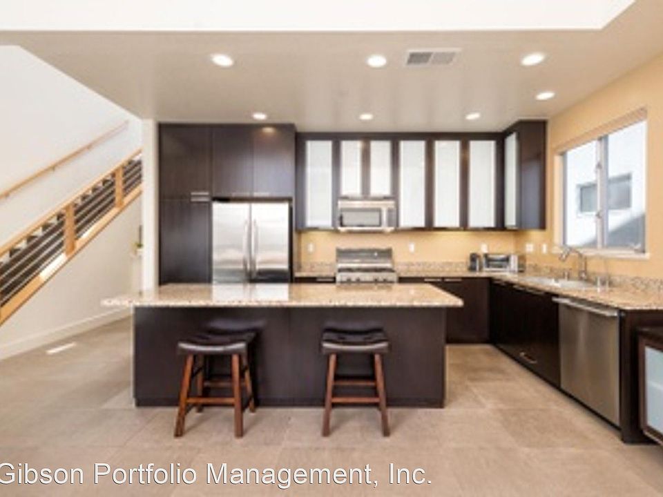 1st image of 3 Heritage Pl