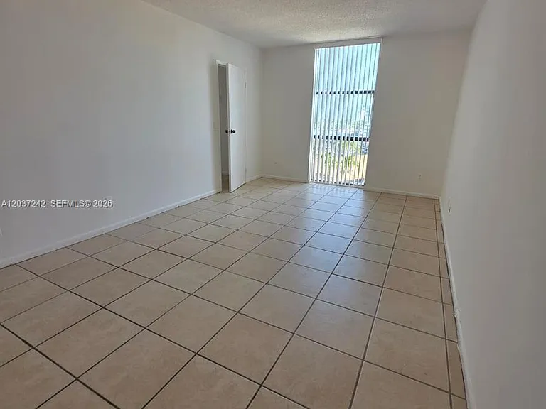 13499 Biscayne Blvd #706 — Photo 9