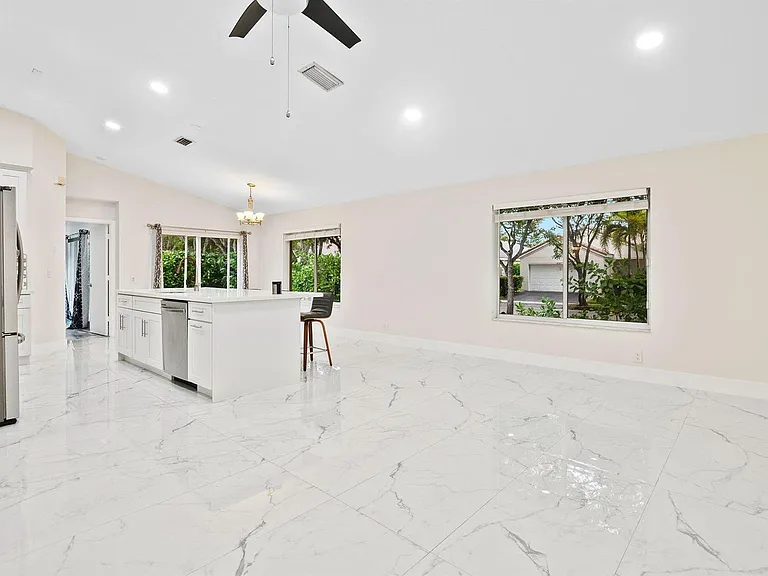 4498 Dogwood Cir — Photo 5