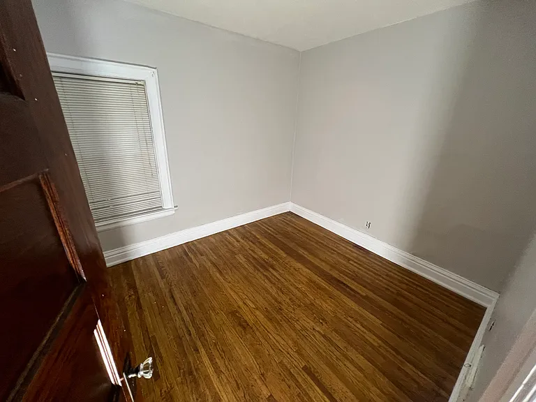 50 Saint James Pl #LOWER — Photo 7