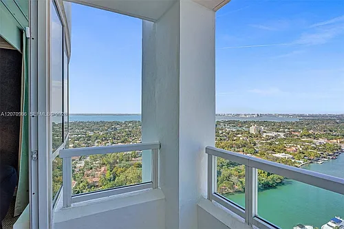4401 Collins Ave Photo 1