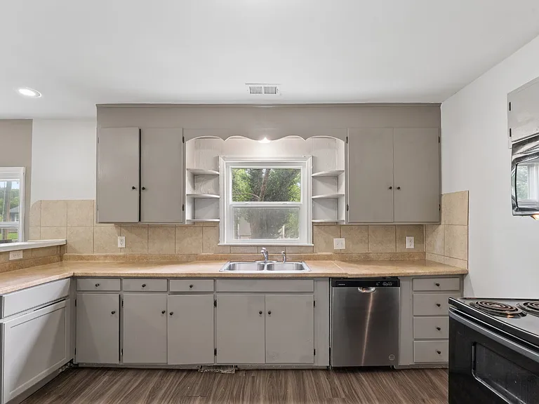 7036 Willow Ave — Photo 16