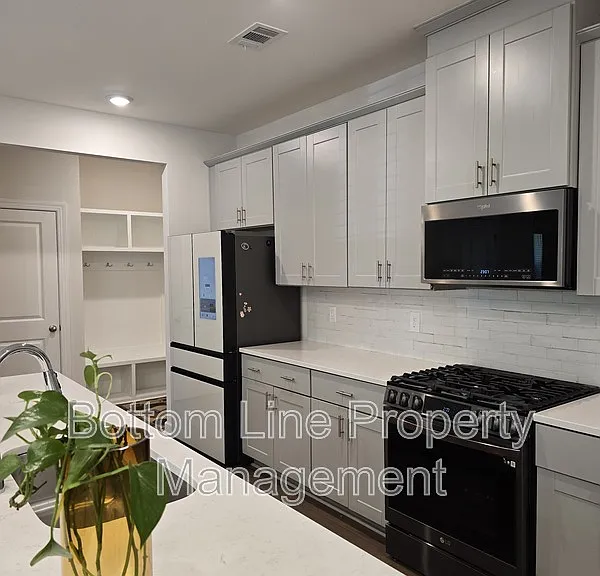1221 Colgher St — Photo 15