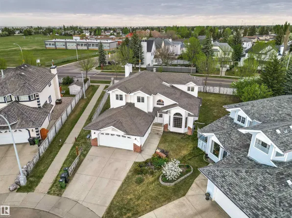 141 Kulawy Dr N, Edmonton, AB T6L 7E4