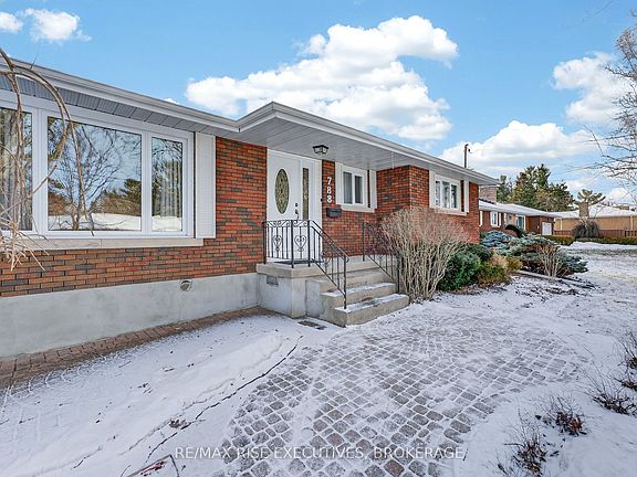 3rd image of 788 Meadowood Rd