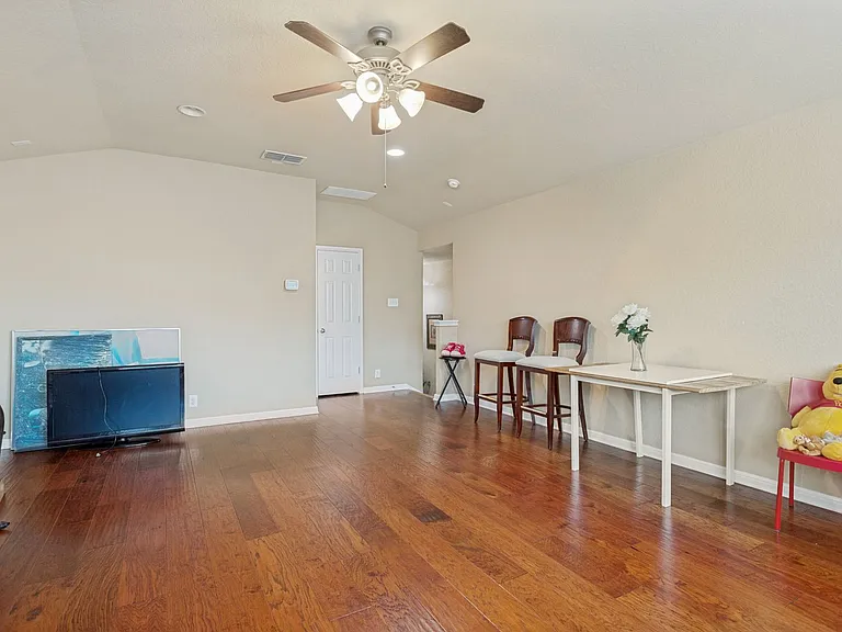 10539 Alcantara — Photo 12