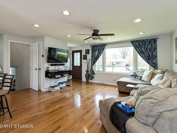 4th image of 33323 N Valley View Dr