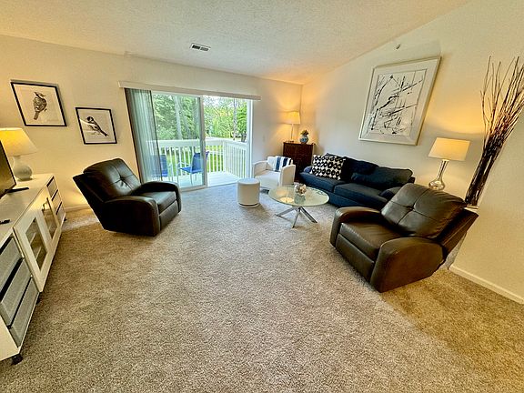 2nd image of 501 Gethings Cir APT 8