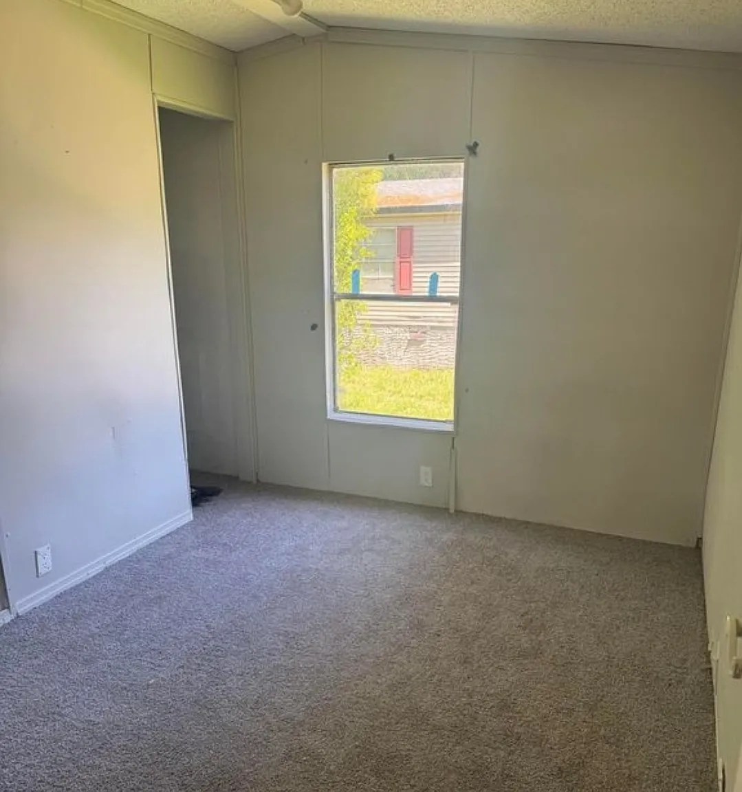 3 bed, 924 sqft, $1,300 — Photo 3