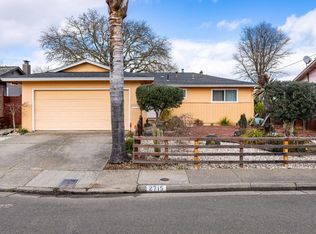 2715 Aztec St, Santa Rosa, CA 95403