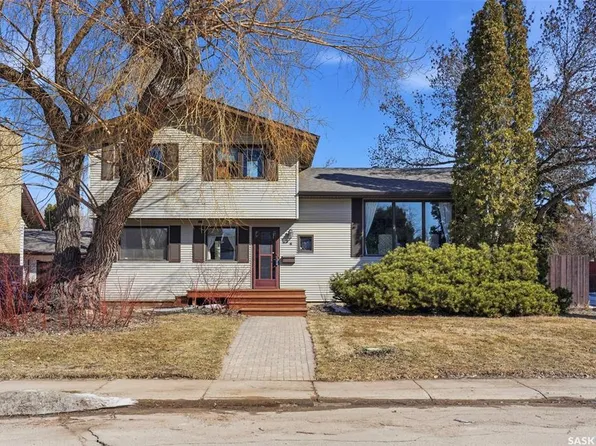 74 Harvard CRESCENT, Saskatoon, SK S7H 3R1