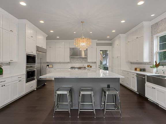 La Belle Maison Kitchen by JayMarc Homes