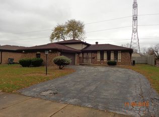 3453 S Manor Dr, Lansing, IL