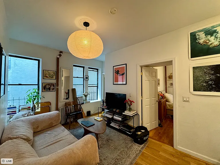 318 E 11th St #13 — Photo 3