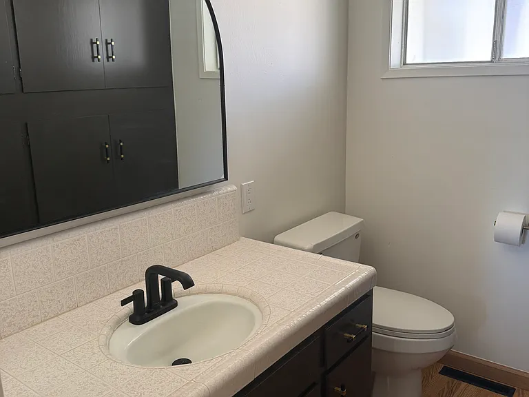 602 N B St — Photo 20