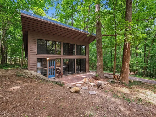 179 Hickory Pond Rd, Chapel Hill, NC 27517