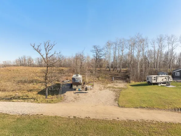 178 Twin Oaks Dr, Bottineau, ND 58318