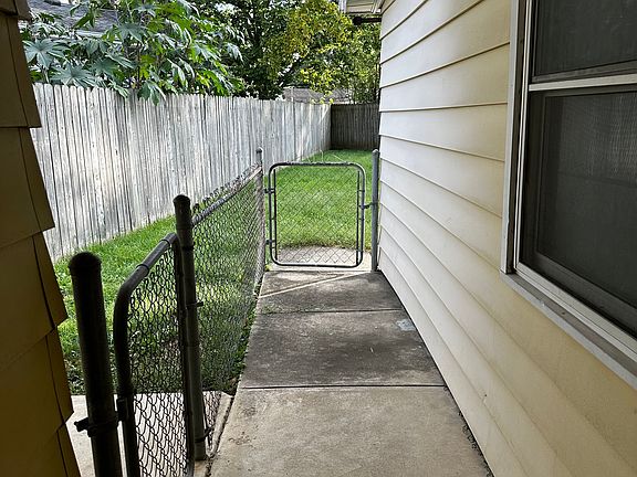 2nd image of 1109 Davis Dr