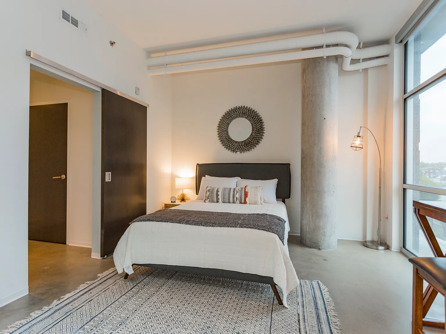 1 bed, 1.5 bath, 900 sqft, $2,500 — Photo 1