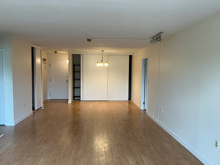 1550 Worcester Rd #528 — Photo 3