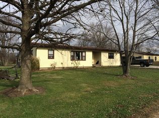 29881 Denby Ln, Girard, IL 62640